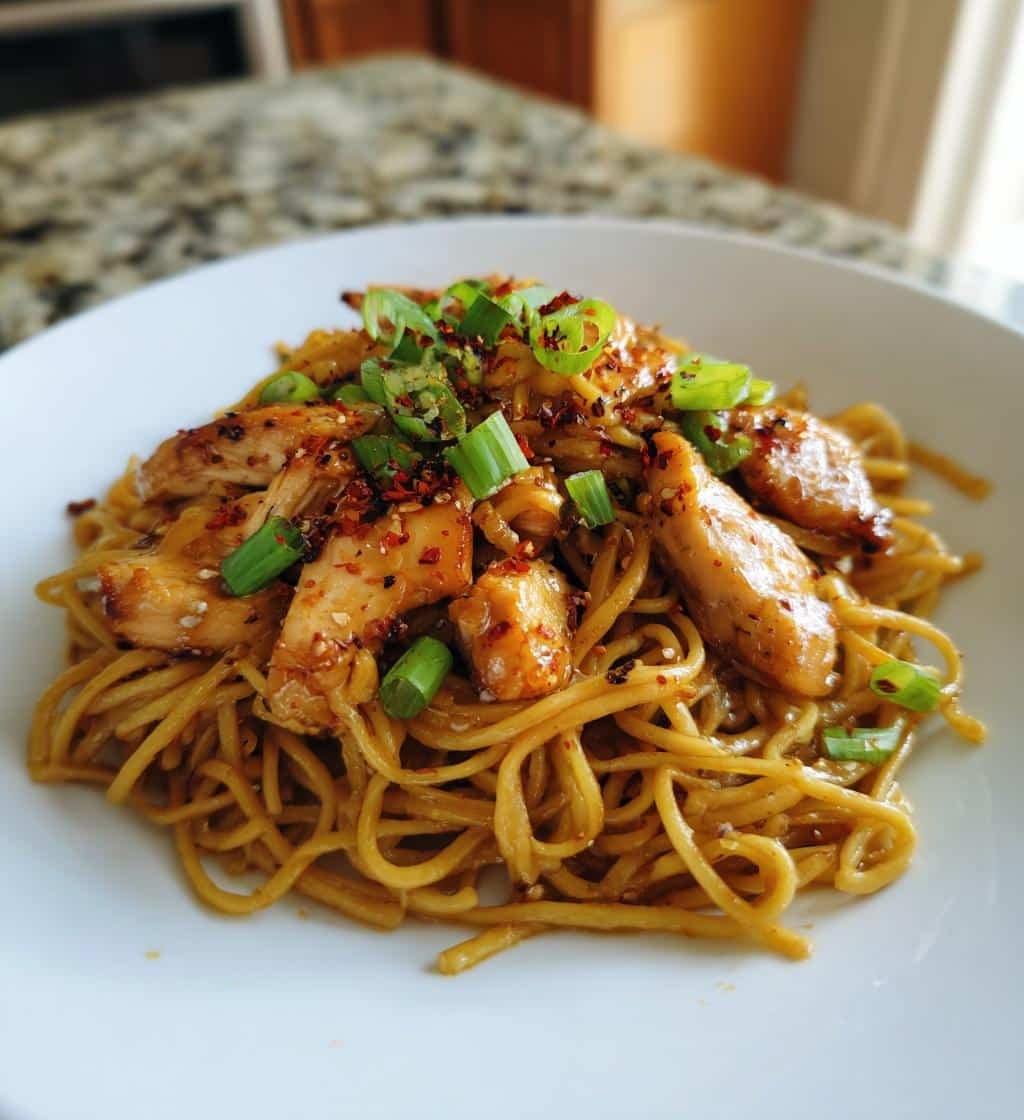 sticky garlic chicken noodles - detail 1